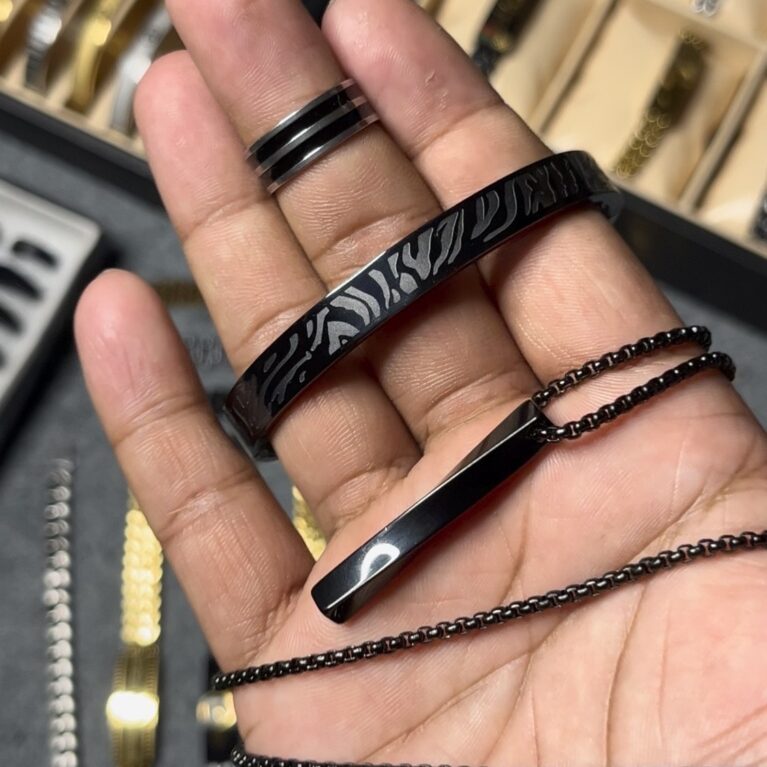 Banglalink Black Lock Bracelet with Curve Chain, Ring